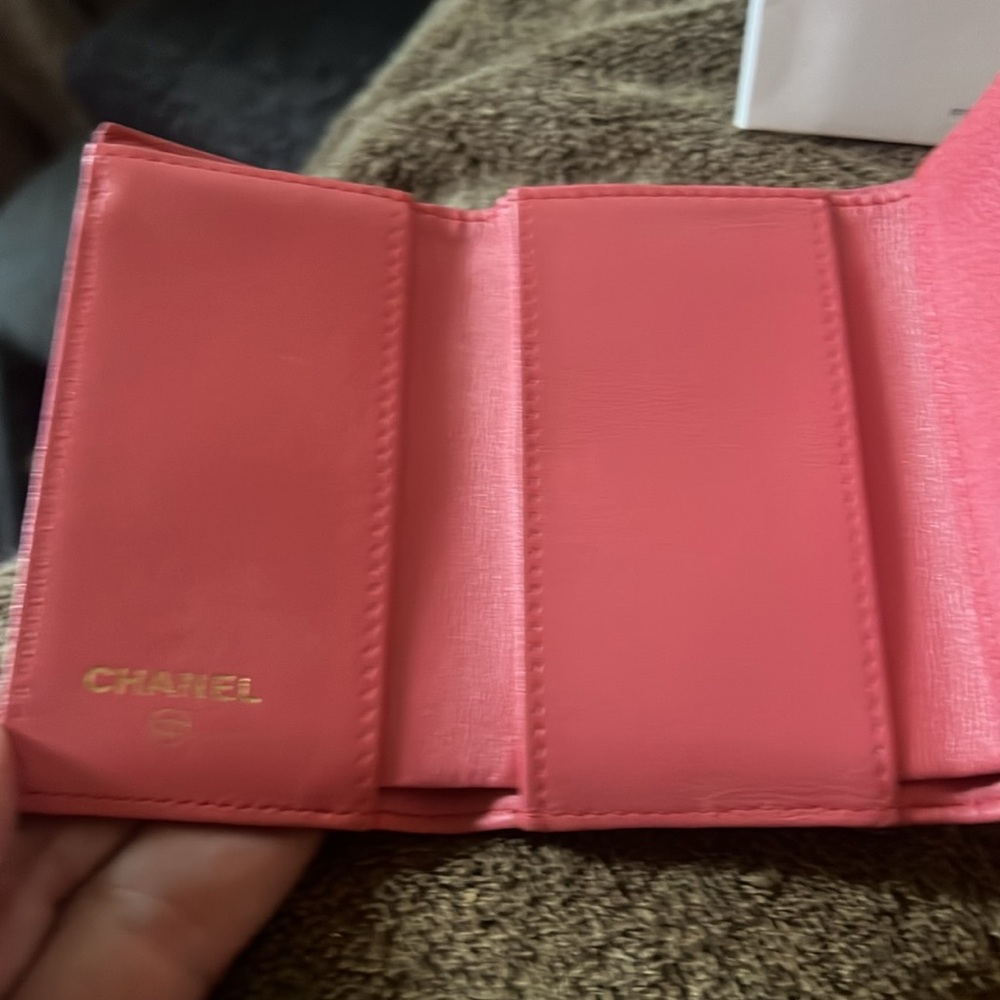 Pink Caviar leather Chanel trifold in beautiful used condition w/ box - Picture 7 of 10